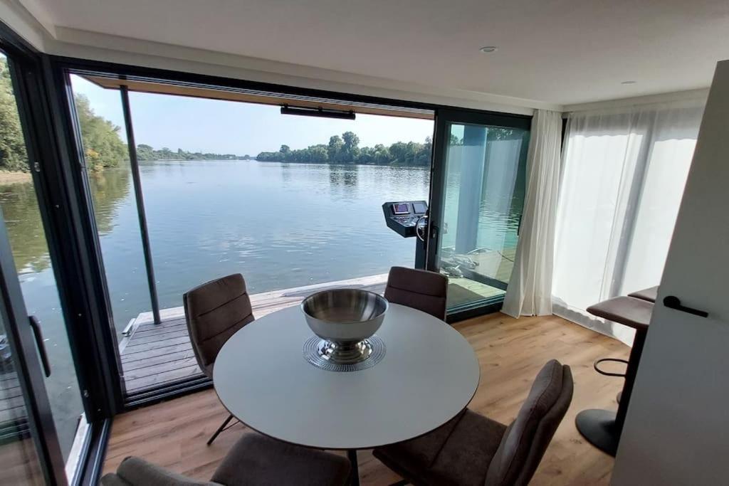 Riverboat-Rhein-Main Ferienloft Wiesbaden Exterior foto